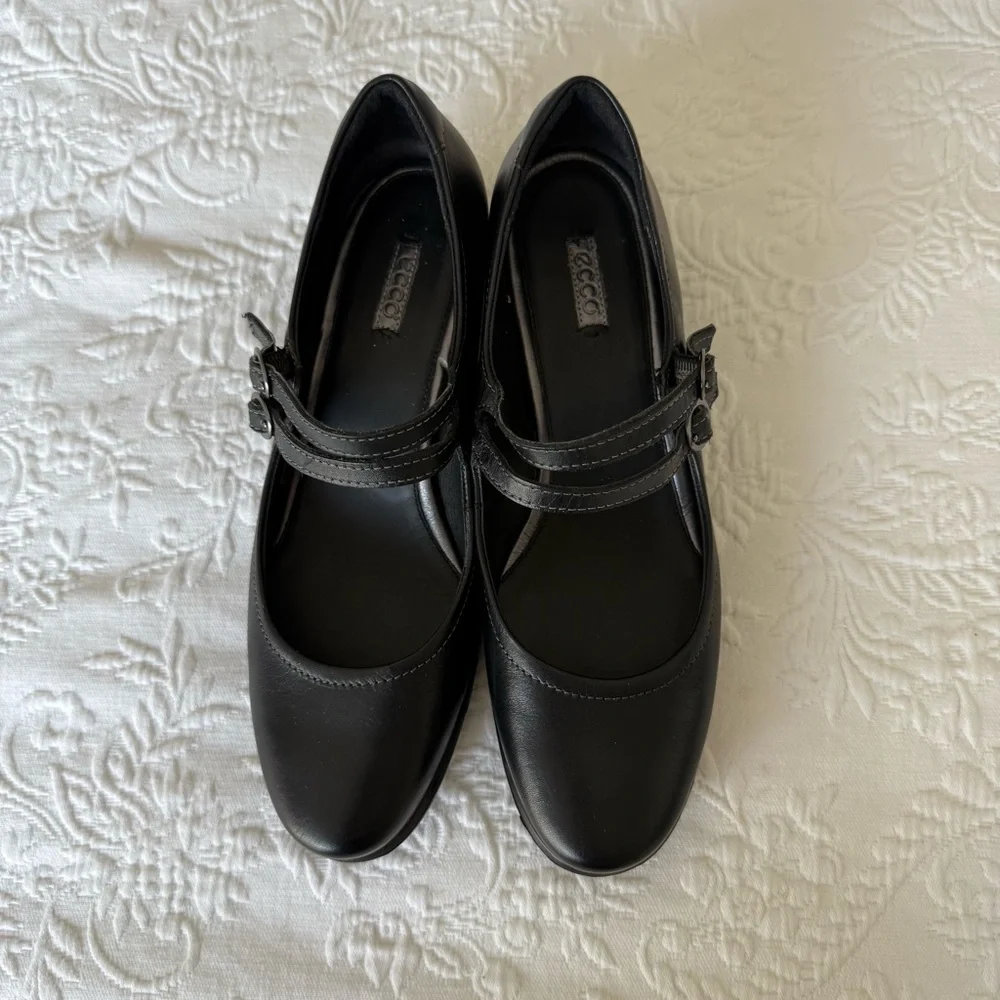 Ecco Black Pearl Mary Jane Strap shoes size US 8